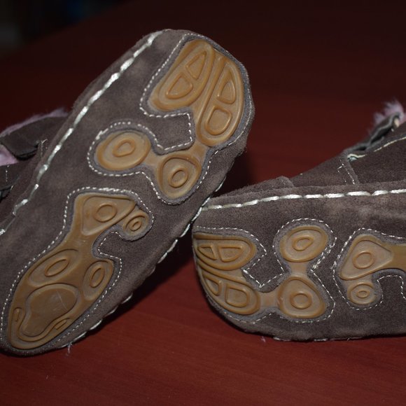 Joe Fresh Style Brown Suede Fringe Shoe with Fur Trim Embroidered Pink Hearts 3 - Picture 8 of 8